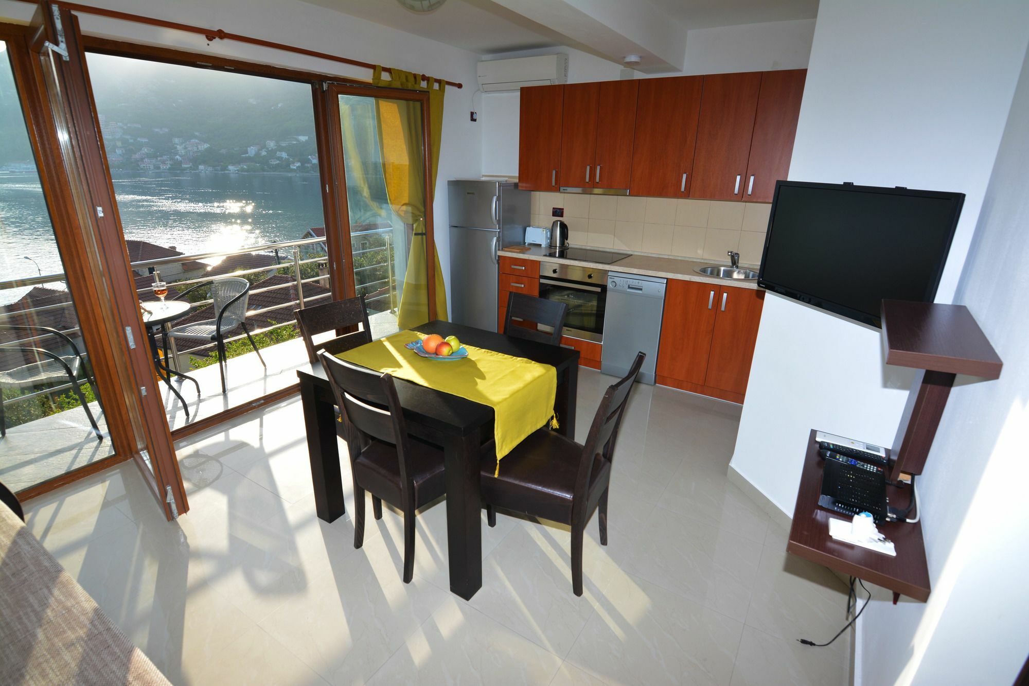 Tale House Montenegro Тиват Экстерьер фото